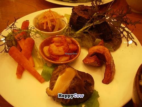 'Yoru no Gohan' Plate (Dinner's Plate)
A set of delis that change daily.
It comes w/ Misoshiro and Brown Rice.
1450 yen. at Pole Pole in Tokyo