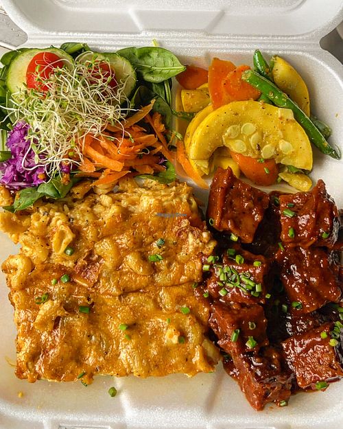 Vegan Mac & BBQ Roast  at Common Sense - Sejah Farms in St Croix