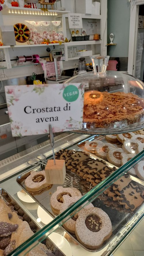 Crostata di avena con marmellata alle albicocche at Molinari & West Bakery Cafè in Cuveglio