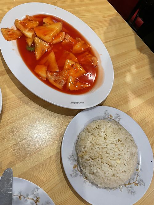 Quite literally, pineapple in sweet and sour  at Chifa Nanhua - 南华酒家 in Puno