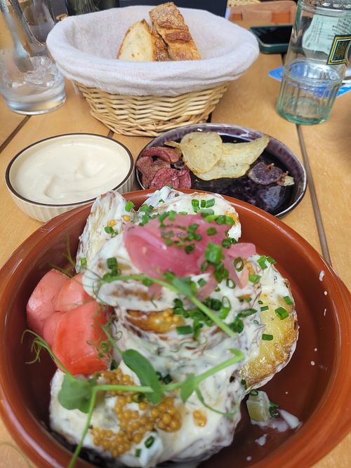 Crispy potato salad, Gemüsechips aufs Haus, Brot mit Mayo-Dip :) at Jung & Alt in Cologne