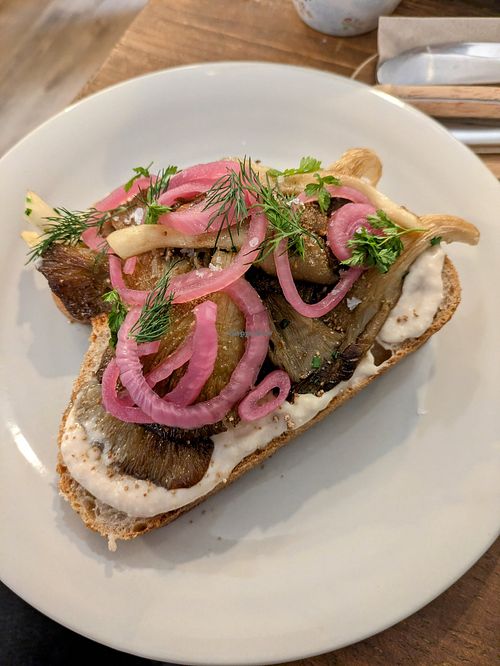 Belegte Brote mit Pilzen at illi's Café in Erftstadt