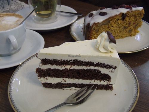 Chocolate cake with tonkabeans and carrot/wallnut cake at Cafe Hibiskus in Cologne