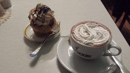 Cupcake and Hot Chocolate at Cafe Hibiskus in Cologne