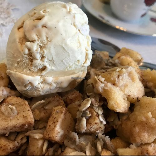 apple crumble & vanilla ice at Cafe Hibiskus in Cologne