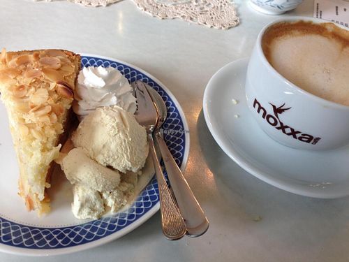 apple pie with whipped cream and vanilla ice cream (all vegan), plus oat cappuccino at Cafe Hibiskus in Cologne
