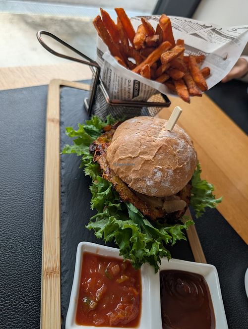 Vegan burger at Cafe Restaurant Glenthof in Imst
