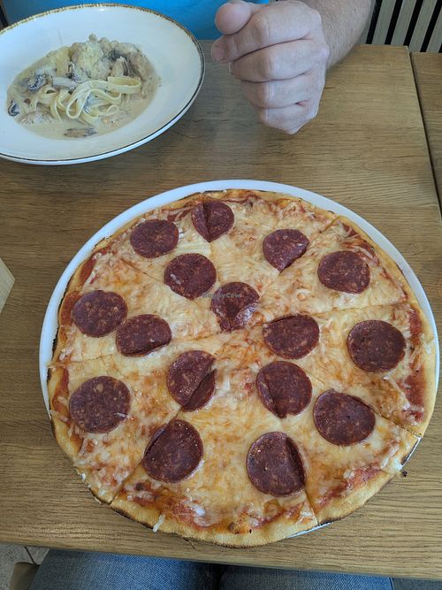 Vegane Salami Pizza at La Cantina Augusta in Berlin