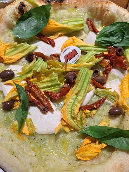 Chi zucchina e chi menta (con aggiunta mozzarella veg) at Fradiavolo Pizzeria - Monza in Monza