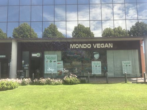 Outside at Mondo Vegan in Salo