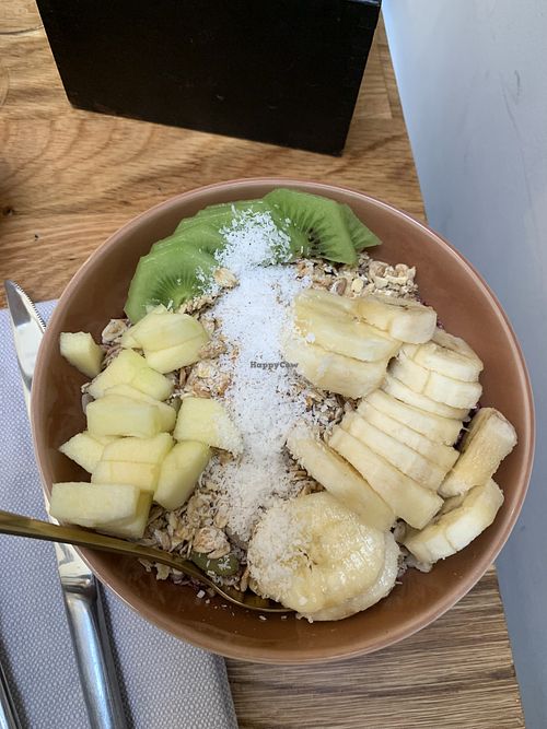 Granola bowl adapted   at La Théothèque in Aix-les-bains
