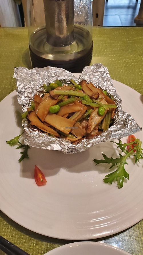 Assorted mushrooms at Yi Pin Qing Lian in Yancheng