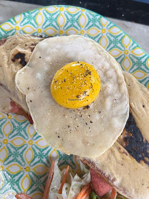 the ehg even runs light a sunny side up   at OMUS vegan @Dive Camp in Dauin