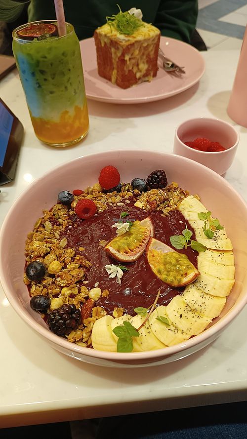 Acai bowl at EL&N in Birmingham