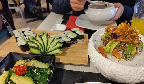 Makis, wakame, tempura at Restaurante Mero Sushi in Burgos
