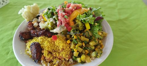 Ein Teller eigene, Gemüse basierte Auswahl at Restaurante Sertanejo Universitário in Ji-parana