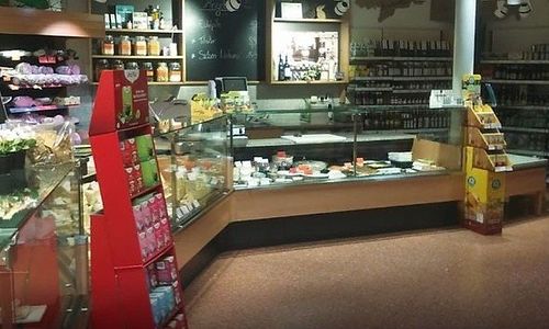 Vegan cheese, vegan mortadela, cookies, apples. at Golmarket Unterthurner in Naturno