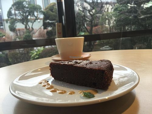 vegan chocolate torte at Cafe Topinambour in Tokyo