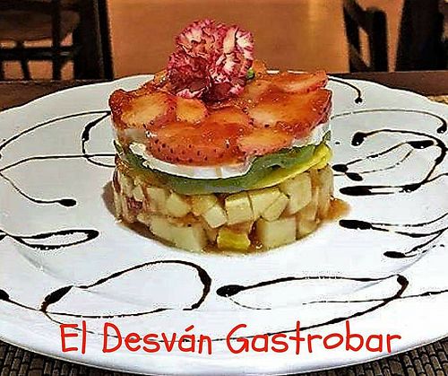 Tartar de manzana, fresa, aguacate  y mermelada de tomate at El Desvan de Tete in Torrox Costa