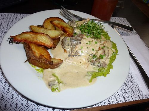 My lunch: tofu with mushroom sauce and mashed peas, and baked potatos with rosemary. at El Ciervo y El Oso in Bogota