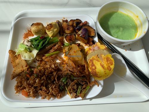 Assorted stir fry veggies and soup at Jiahe Vegetarian Restaurant - Yintun Rd - 嘉禾素食 - 银屯路店 in Qujing