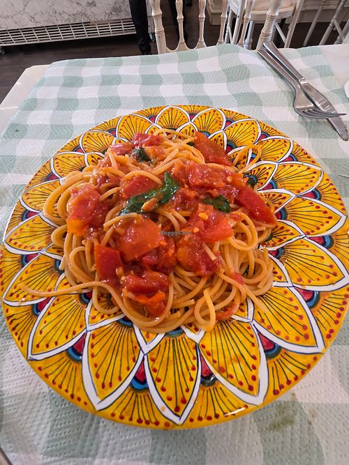Pasta with tomatoes at Caffè Bistrot Monnalisa in Assisi