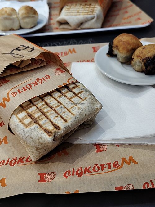 Tacos et bouchées chocolat at Cigkoftem in Aix-les-bains