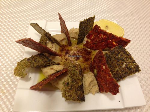 LoVegan hummus with raw crackers at LoVegan in Bucharest