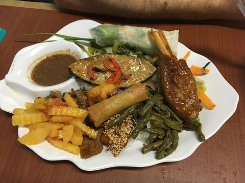 mixed plate for 50.000  at Quan Chay Dam in Hoi An