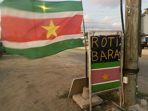 Road sign   at La Gloria in Noord