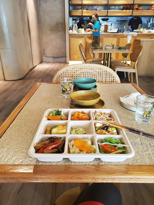 My photo. Eating the bento at the restaurant at Mao Su - 毛蔬 亞洲蔬食 | 台南蔬食餐廳 in Tainan