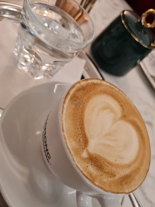 Cappuccino d'avena at Café Osterspey in Cologne