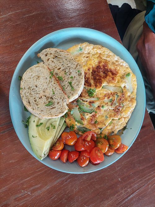 Omelette vegetarian 4800 colones at Café Vivo in Uvita