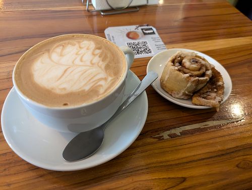 Soy latte and cinnamon roll at Nordico Coffee House in Tamarindo