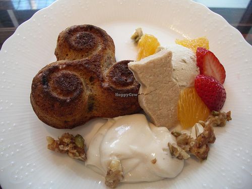 Banana cake set. at Futatsunoki in Musashino