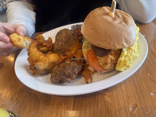 PLANT-BASED FRIED CHICK’N & VEGG SANDWICH  at Beertown  in London