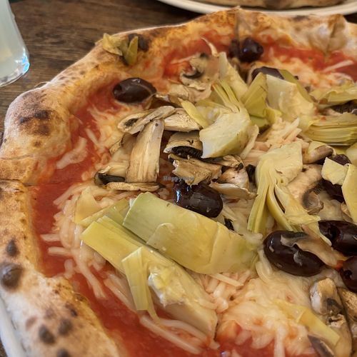 Pizza inc. vegan cheese   at O'Sarracino in Potton