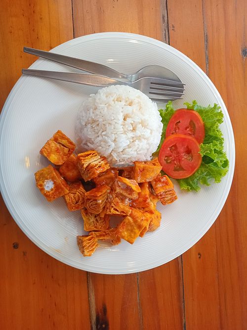 My favourite here: red curry with tofu, delicious at Chill Out Kohkood in Koh Kut