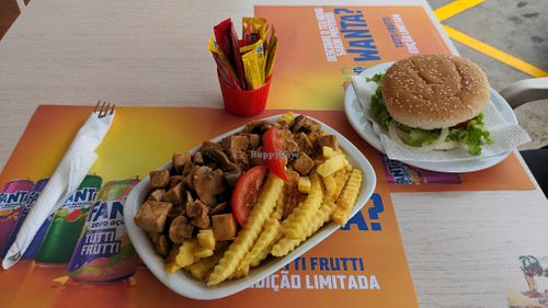 Picado Vegan & vegan Hamburger at Snack Bar Picadinho in Calheta
