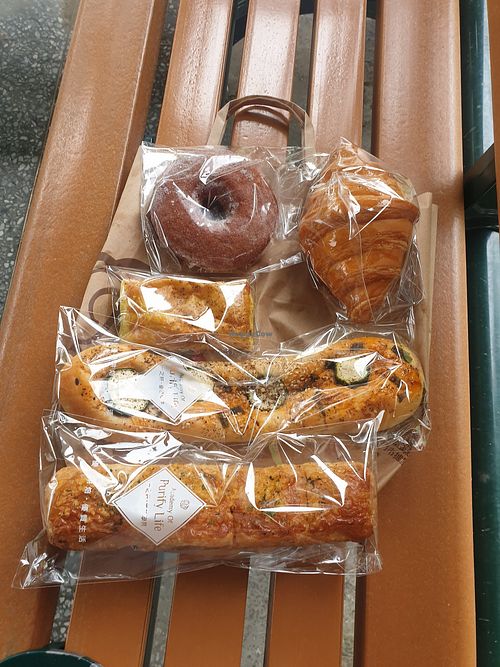 Lots of plastic unfortunately but clear vegan labels at Ijysheng Fuxing in New Taipei City