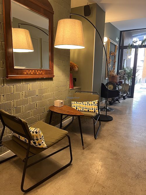 El interiorismo es acogedor sin ser pretencioso  at La Favorita Café in Reus