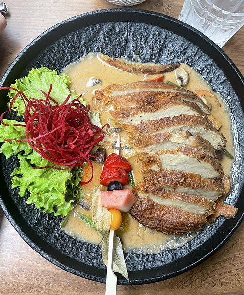 Erdnuss Saté mit veganer Ente  at Sen in Deggendorf