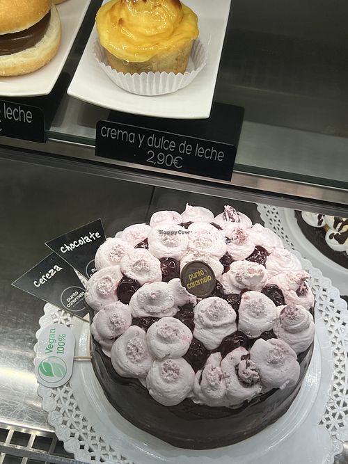 Chocolate and cheery cake (rate: 1/5)   at Punto Caramelo in Gijon