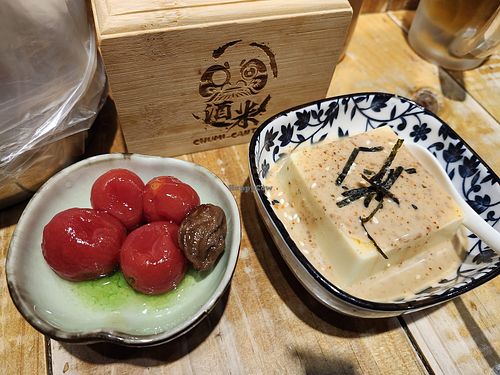 Pickled plum tomatoes, cold tofu in sesame sauce at Chumi Canteen - 酒米食堂 (北投店) in Taipei
