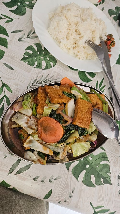 Tofu sauté aux légumes avec son assiette de riz (8€) at Sun Délices  in Le Tampon