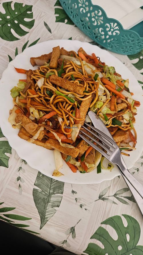 Nouilles sautées aux légumes avec tofu at Sun Délices  in Le Tampon