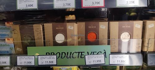 Vegan almond cheeses at Agromart - Sóller in Mallorca