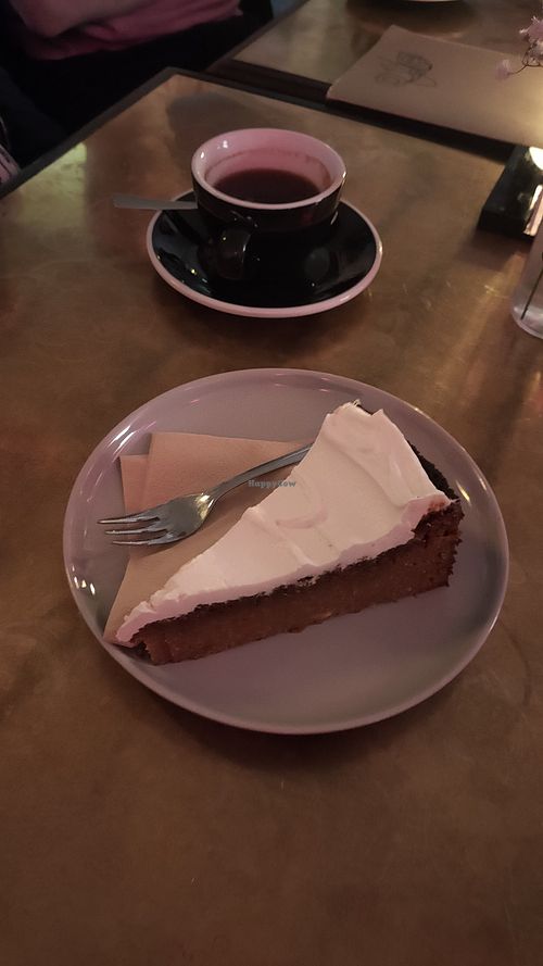 Carrot cake and decaf americano at oté in Cologne