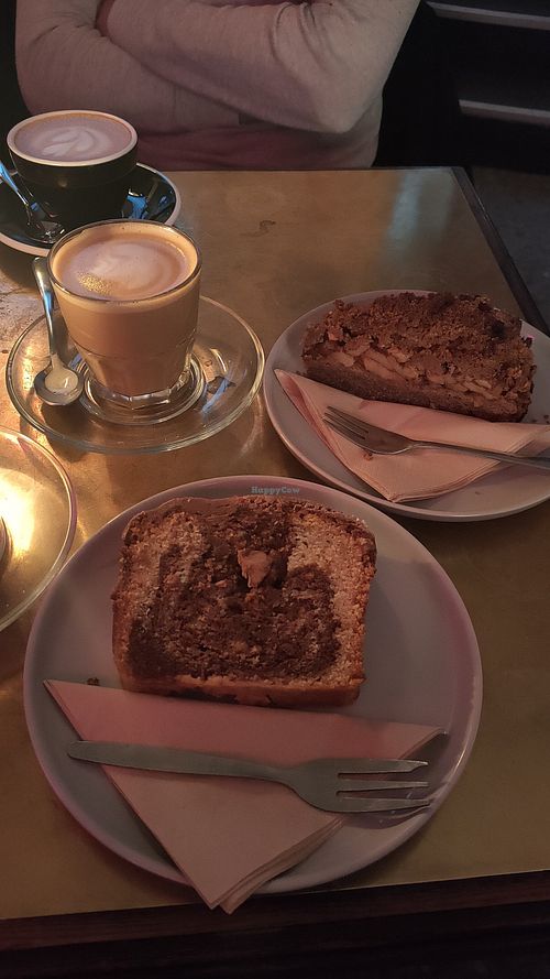 Apple crumble, cinnamon swirl at oté in Cologne