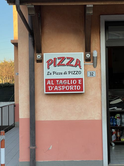 Local pizzeriaa  at Pizzeria Pizze di Pizzo in Affi